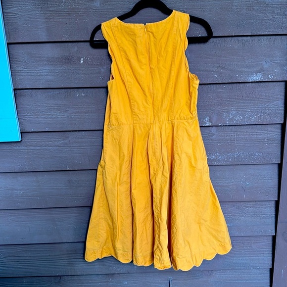 Boden scallops edges golden dress with pockets size 8R - Picture 4 of 4